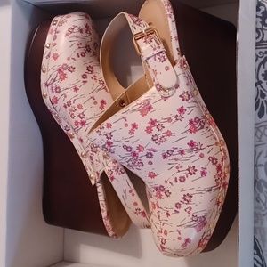 Cato Comfort,Size10, Cream with Flowers 💐 Wedged Mules